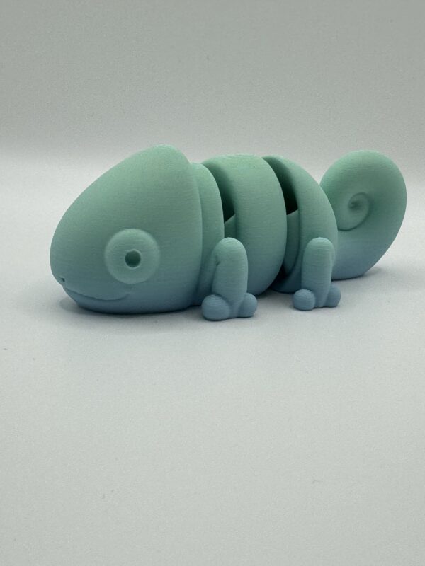 3D Articulated Chameleon – Lifelike, Flexible Reptile Model - Image 3