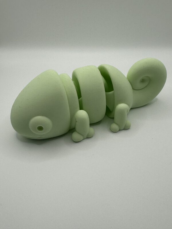3D Articulated Chameleon – Lifelike, Flexible Reptile Model - Image 6