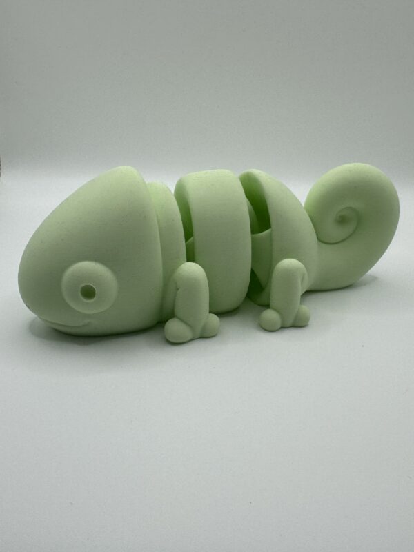 3D Articulated Chameleon – Lifelike, Flexible Reptile Model - Image 8