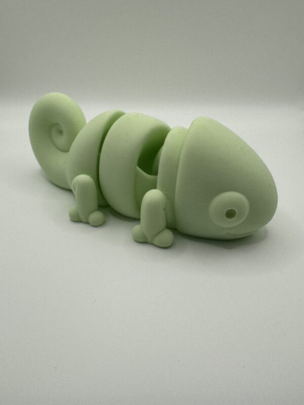 3D Articulated Chameleon – Lifelike, Flexible Reptile Model - Image 9